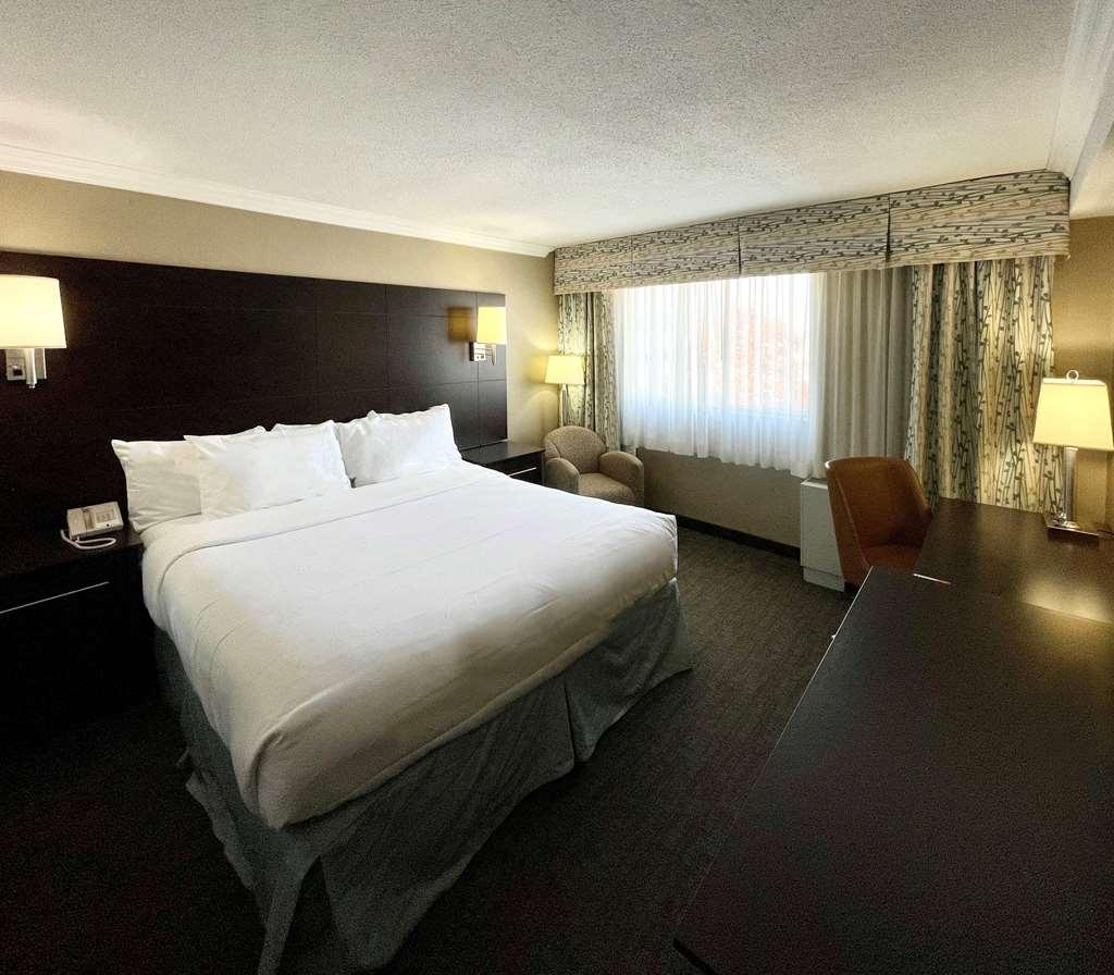 Comfort Inn & Conference Centre Toronto Airport Room photo