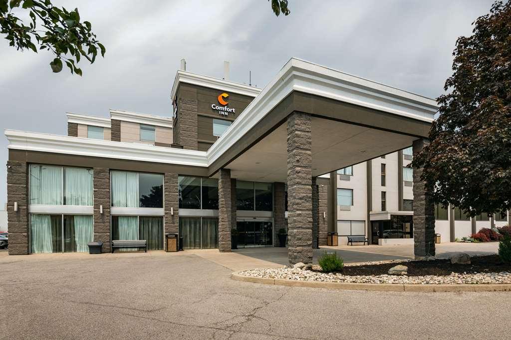 Comfort Inn & Conference Centre Toronto Airport Exterior photo