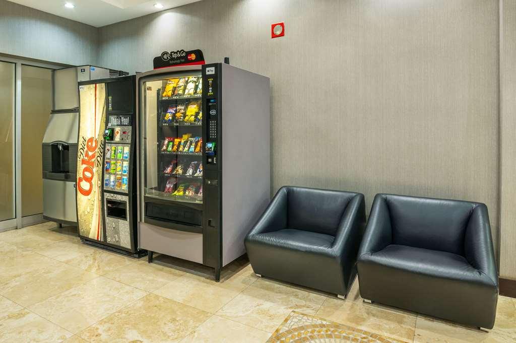 Comfort Inn & Conference Centre Toronto Airport Interior photo