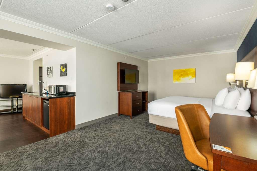 Comfort Inn & Conference Centre Toronto Airport Room photo