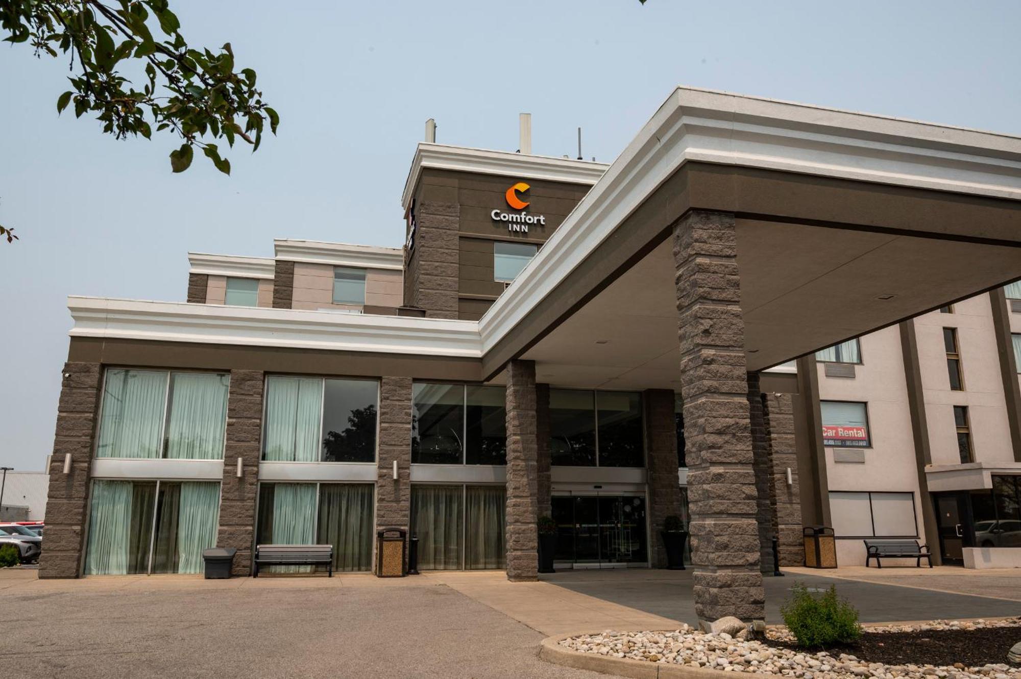 Comfort Inn & Conference Centre Toronto Airport Exterior photo